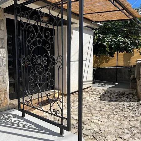 Art Gallery Apartmán Vantacici