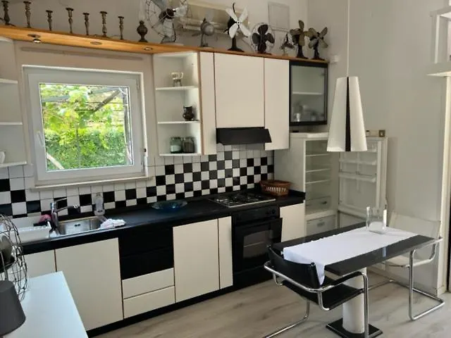 Art Gallery Apartment *