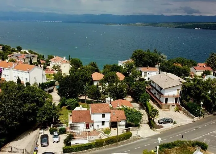 Art Gallery Apartment Vantacici