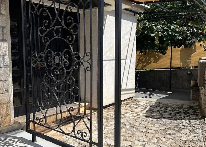 Art Gallery Apartment Vantacici